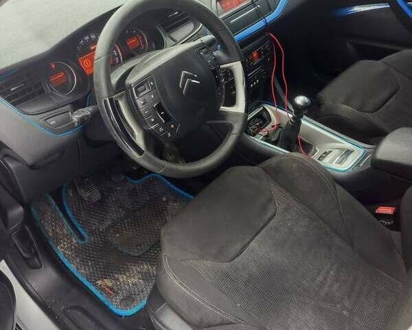 Сірий Сітроен С5, об'ємом двигуна 2 л та пробігом 315 тис. км за 6500 $, фото 10 на Automoto.ua