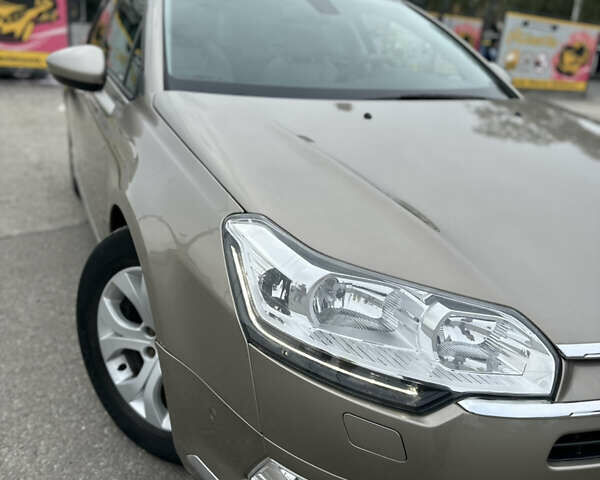 Сірий Сітроен С5, об'ємом двигуна 1.6 л та пробігом 184 тис. км за 7500 $, фото 35 на Automoto.ua
