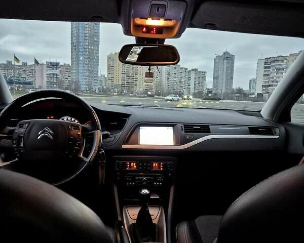 Сірий Сітроен С5, об'ємом двигуна 2 л та пробігом 258 тис. км за 8500 $, фото 23 на Automoto.ua