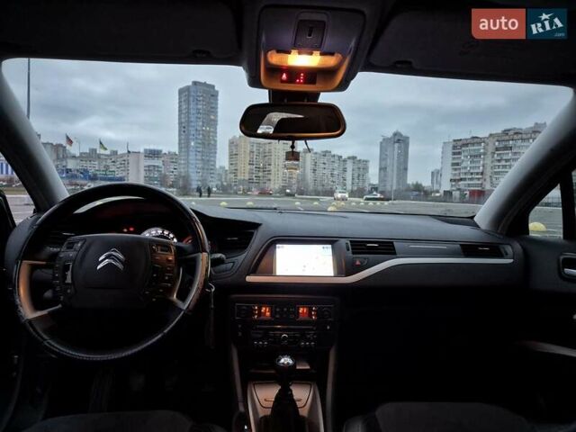 Сірий Сітроен С5, об'ємом двигуна 2 л та пробігом 258 тис. км за 8500 $, фото 24 на Automoto.ua