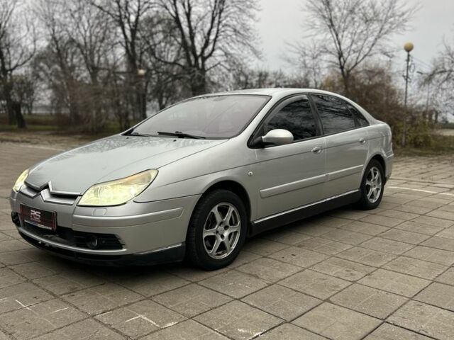 Серый Ситроен С5, объемом двигателя 2 л и пробегом 214 тыс. км за 3500 $, фото 3 на Automoto.ua