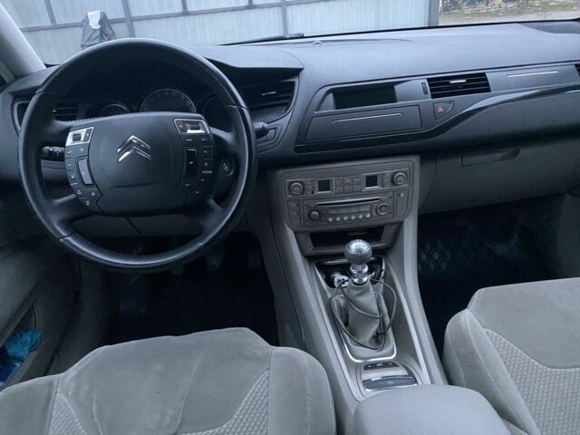 Синий Ситроен С5, объемом двигателя 2 л и пробегом 245 тыс. км за 7500 $, фото 6 на Automoto.ua