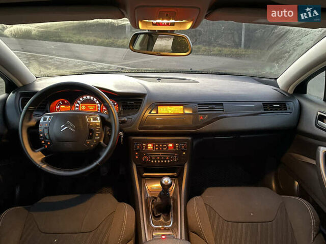 Синий Ситроен С5, объемом двигателя 2 л и пробегом 212 тыс. км за 5500 $, фото 16 на Automoto.ua