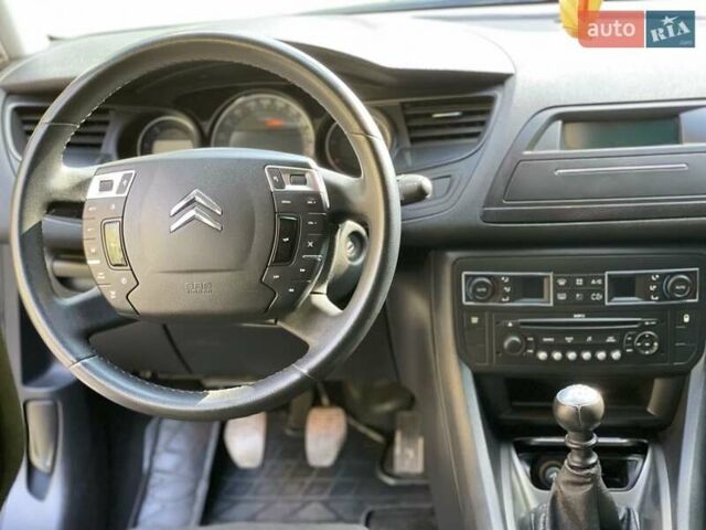 Зелений Сітроен С5, об'ємом двигуна 2 л та пробігом 270 тис. км за 5999 $, фото 6 на Automoto.ua