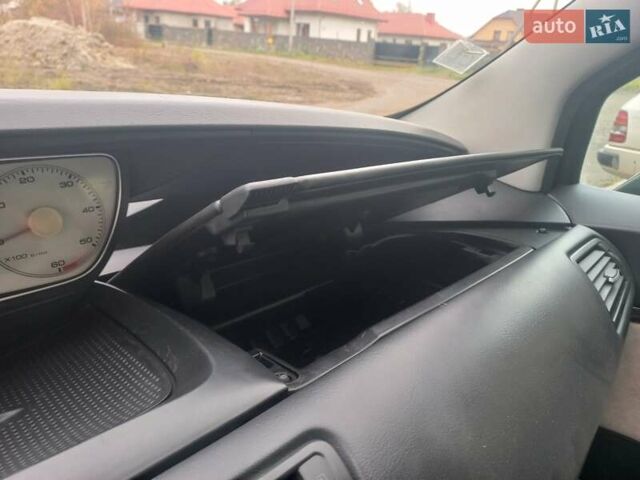 Черный Ситроен С8, объемом двигателя 2 л и пробегом 197 тыс. км за 8700 $, фото 28 на Automoto.ua