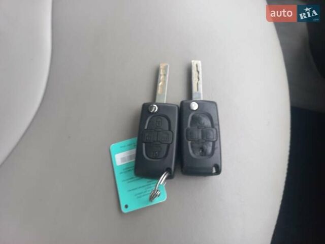 Черный Ситроен С8, объемом двигателя 2 л и пробегом 197 тыс. км за 8700 $, фото 54 на Automoto.ua