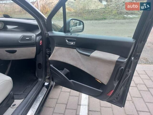 Черный Ситроен С8, объемом двигателя 2 л и пробегом 197 тыс. км за 8700 $, фото 41 на Automoto.ua