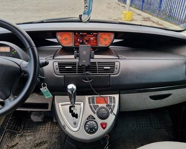 Черный Ситроен С8, объемом двигателя 2 л и пробегом 197 тыс. км за 8850 $, фото 5 на Automoto.ua