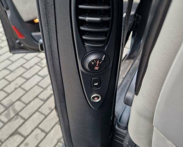 Черный Ситроен С8, объемом двигателя 2 л и пробегом 197 тыс. км за 8850 $, фото 7 на Automoto.ua