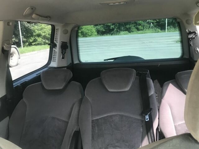 Черный Ситроен С8, объемом двигателя 1.6 л и пробегом 330 тыс. км за 2800 $, фото 7 на Automoto.ua