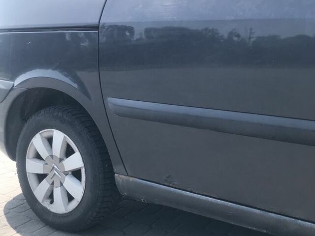 Черный Ситроен С8, объемом двигателя 1.6 л и пробегом 330 тыс. км за 2800 $, фото 4 на Automoto.ua