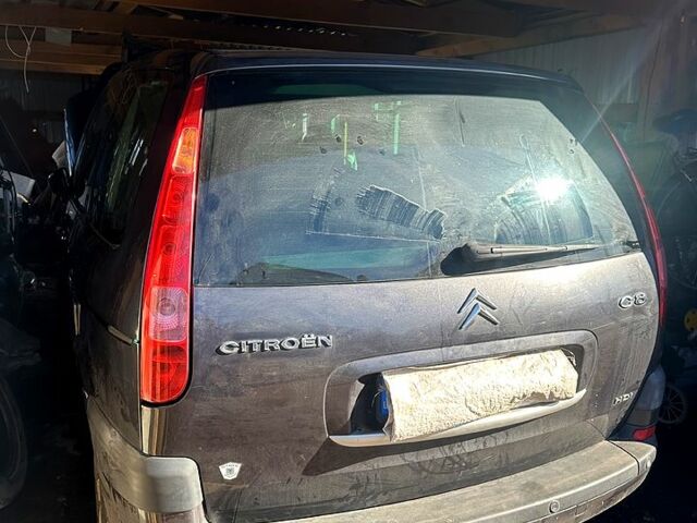 Серый Ситроен С8, объемом двигателя 2.2 л и пробегом 300 тыс. км за 2300 $, фото 1 на Automoto.ua