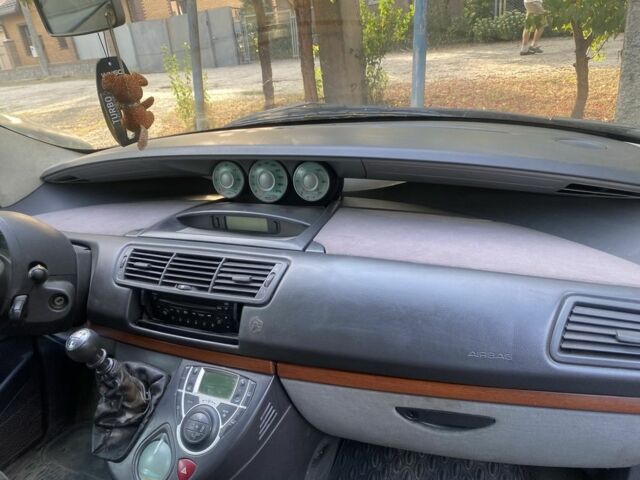 Серый Ситроен С8, объемом двигателя 2 л и пробегом 300 тыс. км за 1699 $, фото 5 на Automoto.ua