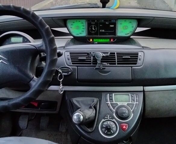 Ситроен С8 2003 в Коростене на Automoto.ua Серый Ситроен С8, объемом двигателя 2.2 л и пробегом 270 тыс. км за 3900 $, фото 5 на Automoto.ua