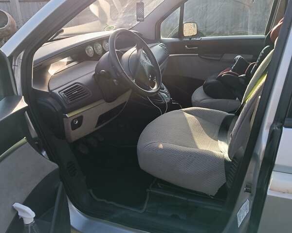 Серый Ситроен С8, объемом двигателя 2.23 л и пробегом 293 тыс. км за 5000 $, фото 4 на Automoto.ua