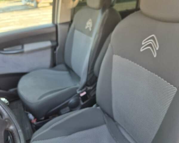 Серый Ситроен С8, объемом двигателя 2 л и пробегом 200 тыс. км за 5500 $, фото 5 на Automoto.ua