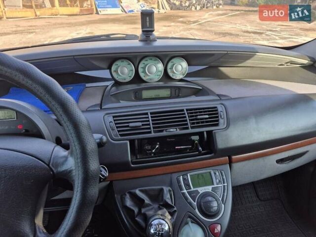 Серый Ситроен С8, объемом двигателя 2 л и пробегом 200 тыс. км за 5500 $, фото 6 на Automoto.ua
