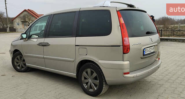 Серый Ситроен С8, объемом двигателя 2.2 л и пробегом 285 тыс. км за 5000 $, фото 2 на Automoto.ua