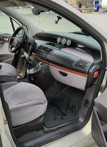 Серый Ситроен С8, объемом двигателя 2.2 л и пробегом 285 тыс. км за 5000 $, фото 7 на Automoto.ua