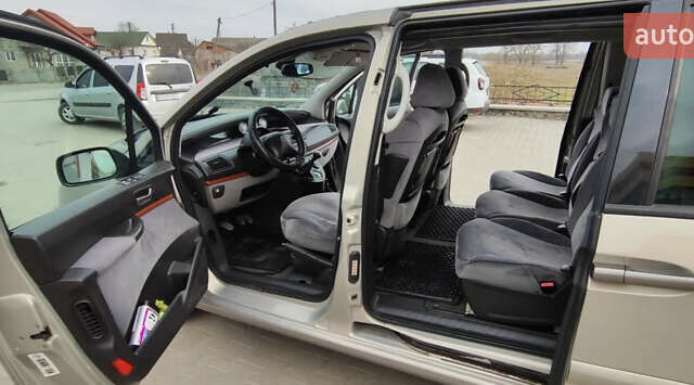 Серый Ситроен С8, объемом двигателя 2.2 л и пробегом 285 тыс. км за 5000 $, фото 8 на Automoto.ua