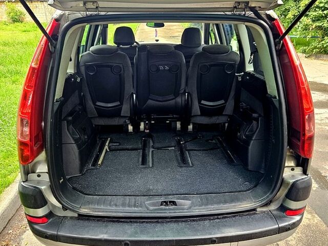 Сірий Сітроен С8, об'ємом двигуна 2.2 л та пробігом 275 тис. км за 4200 $, фото 5 на Automoto.ua