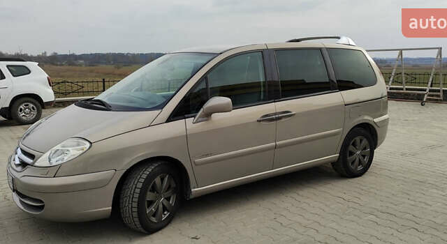 Серый Ситроен С8, объемом двигателя 2.2 л и пробегом 285 тыс. км за 5000 $, фото 3 на Automoto.ua