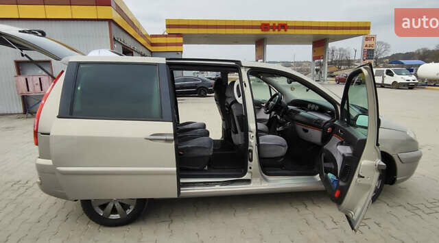 Серый Ситроен С8, объемом двигателя 2.2 л и пробегом 285 тыс. км за 5000 $, фото 5 на Automoto.ua