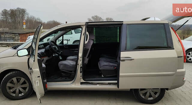 Серый Ситроен С8, объемом двигателя 2.2 л и пробегом 285 тыс. км за 5000 $, фото 4 на Automoto.ua