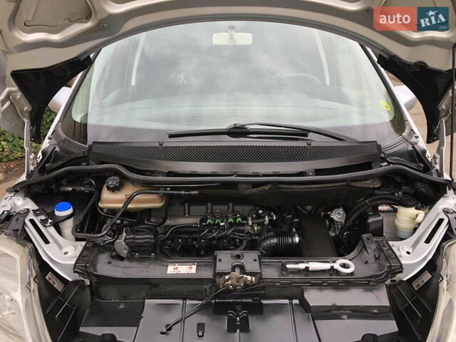 Серый Ситроен С8, объемом двигателя 2 л и пробегом 157 тыс. км за 4500 $, фото 16 на Automoto.ua