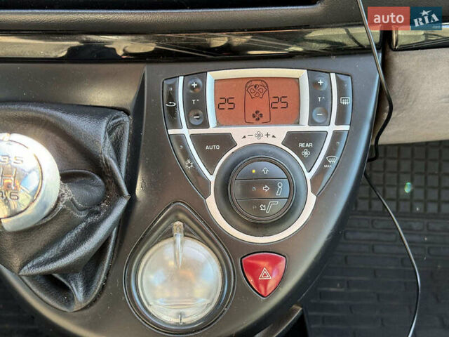 Сірий Сітроен С8, об'ємом двигуна 2 л та пробігом 266 тис. км за 6590 $, фото 30 на Automoto.ua