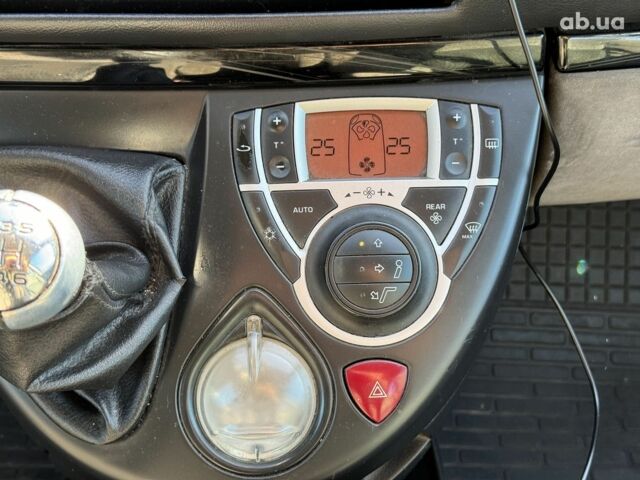 Серый Ситроен С8, объемом двигателя 2 л и пробегом 266 тыс. км за 6590 $, фото 30 на Automoto.ua