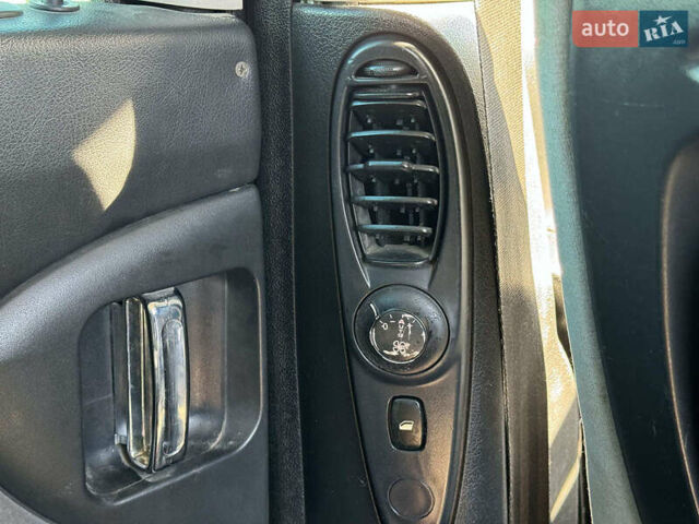 Сірий Сітроен С8, об'ємом двигуна 2 л та пробігом 266 тис. км за 6590 $, фото 32 на Automoto.ua