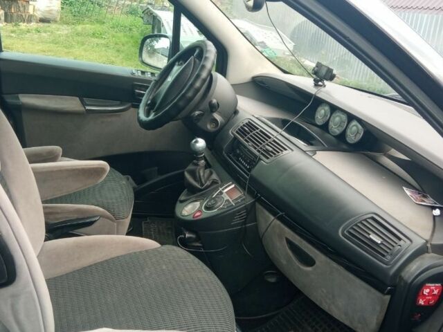 Сітроен С8 2009 у Вінниці на Automoto.ua Сірий Сітроен С8, об'ємом двигуна 2 л та пробігом 266 тис. км за 6000 $, фото 3 на Automoto.ua