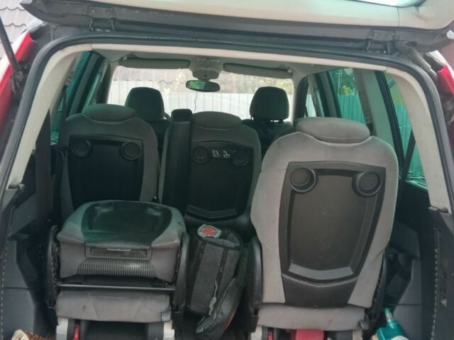 Сітроен С8 2009 у Вінниці на Automoto.ua Сірий Сітроен С8, об'ємом двигуна 2 л та пробігом 266 тис. км за 6000 $, фото 7 на Automoto.ua