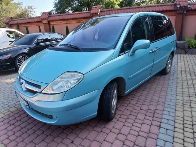 Синий Ситроен С8, объемом двигателя 2.2 л и пробегом 300 тыс. км за 2500 $, фото 1 на Automoto.ua