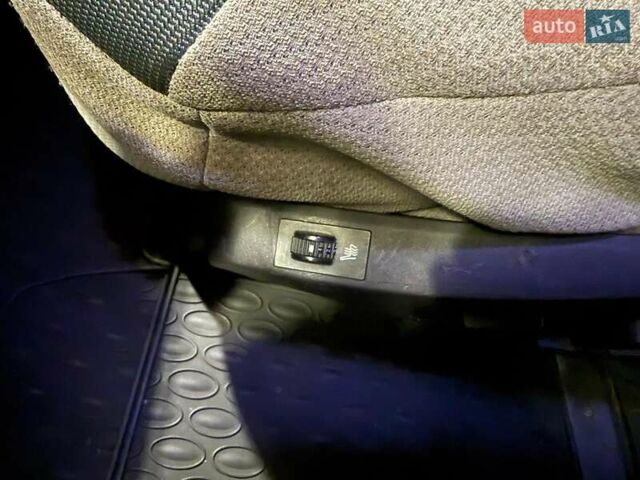 Синій Сітроен С8, об'ємом двигуна 2.23 л та пробігом 362 тис. км за 4200 $, фото 18 на Automoto.ua