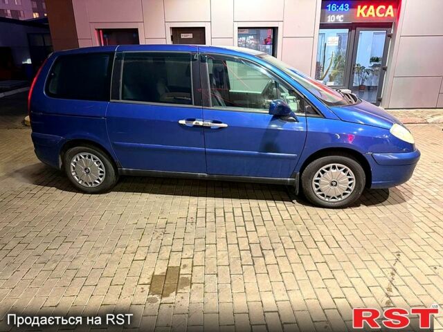 Синий Ситроен С8, объемом двигателя 2.2 л и пробегом 362 тыс. км за 4200 $, фото 3 на Automoto.ua