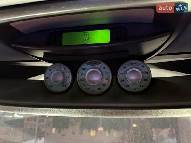 Синій Сітроен С8, об'ємом двигуна 2.23 л та пробігом 362 тис. км за 4200 $, фото 15 на Automoto.ua