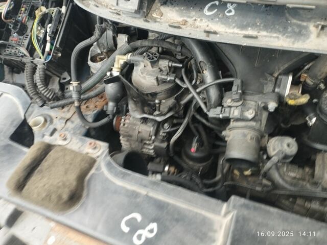 Синий Ситроен С8, объемом двигателя 2 л и пробегом 290 тыс. км за 2800 $, фото 3 на Automoto.ua