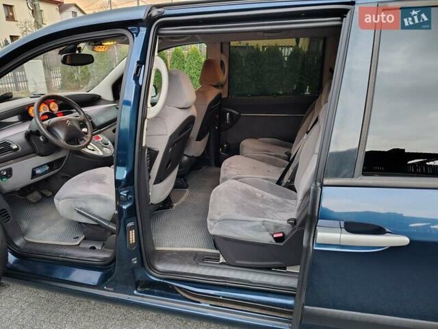 Сітроен С8 2007 у Дубно на Automoto.ua Синій Сітроен С8, об'ємом двигуна 2 л та пробігом 272 тис. км за 5500 $, фото 6 на Automoto.ua