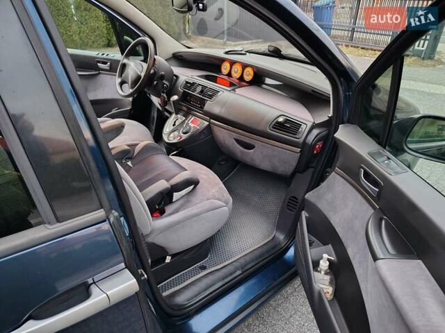 Сітроен С8 2007 у Дубно на Automoto.ua Синій Сітроен С8, об'ємом двигуна 2 л та пробігом 272 тис. км за 5500 $, фото 1 на Automoto.ua