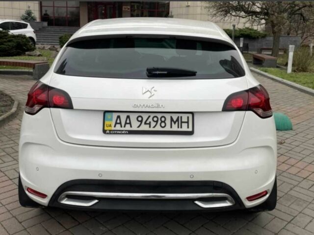 Белый Ситроен ДС, объемом двигателя 1.6 л и пробегом 97 тыс. км за 8300 $, фото 5 на Automoto.ua