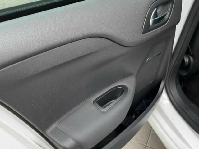 Белый Ситроен ДС, объемом двигателя 1.6 л и пробегом 97 тыс. км за 8300 $, фото 11 на Automoto.ua