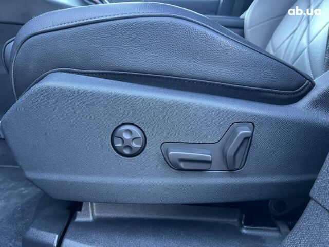 Чорний Сітроен ДС, об'ємом двигуна 2.4 л та пробігом 29 тис. км за 27940 $, фото 17 на Automoto.ua