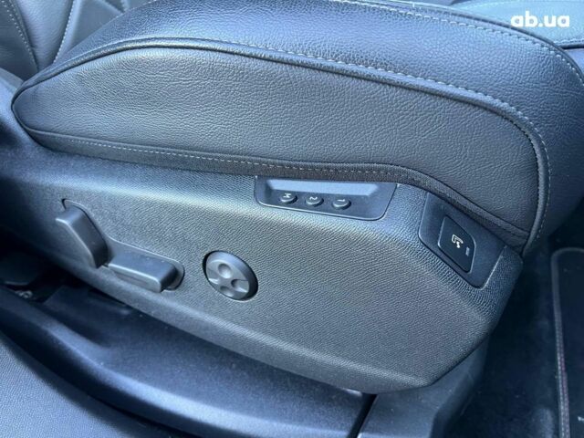 Чорний Сітроен ДС, об'ємом двигуна 2.4 л та пробігом 29 тис. км за 27940 $, фото 47 на Automoto.ua