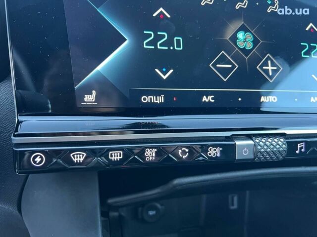 Чорний Сітроен ДС, об'ємом двигуна 2.4 л та пробігом 29 тис. км за 27940 $, фото 29 на Automoto.ua