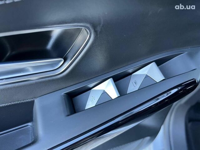 Чорний Сітроен ДС, об'ємом двигуна 2.4 л та пробігом 29 тис. км за 27940 $, фото 37 на Automoto.ua