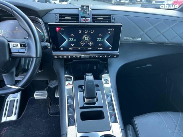 Чорний Сітроен ДС, об'ємом двигуна 2.4 л та пробігом 29 тис. км за 27940 $, фото 26 на Automoto.ua