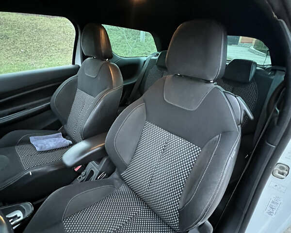 Білий Сітроен ДС3, об'ємом двигуна 1.6 л та пробігом 135 тис. км за 6500 $, фото 9 на Automoto.ua