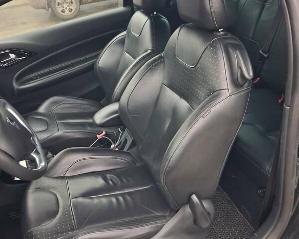 Чорний Сітроен ДС3, об'ємом двигуна 1.6 л та пробігом 275 тис. км за 7000 $, фото 8 на Automoto.ua